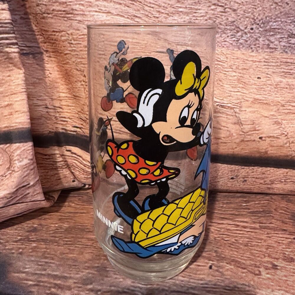 Vintage Minnie Mouse Glass 70's Pepsi Walt Disney Collector Series Cowboy Indian